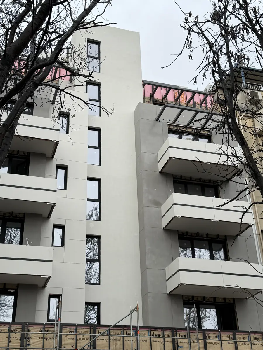 Облицовка на вертикалния обем на сградата